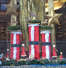 Weihnachtliche Schaufensterdekoration © Barbaras Dekoservice