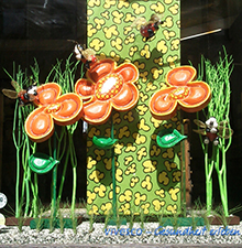 Schaufensterdekoration mit Blumen © Barbaras Dekoservice