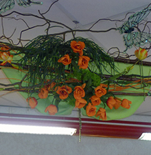 Deckendekoration mit Frühlingsblumen © Barbaras Dekoservice